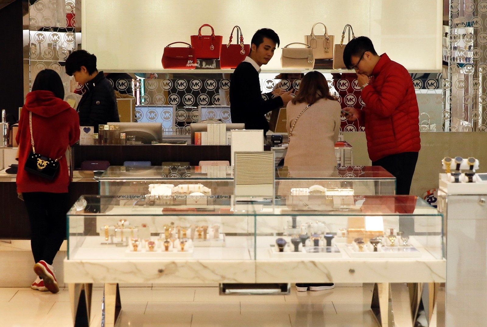 新消费力量崛起 未来二手奢侈品市场存无限可能0