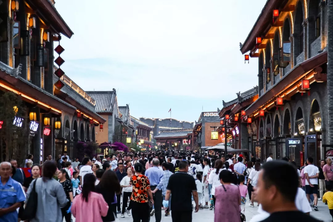 万达这条新开的红街，一个月200万人次流量！如何做到的？
